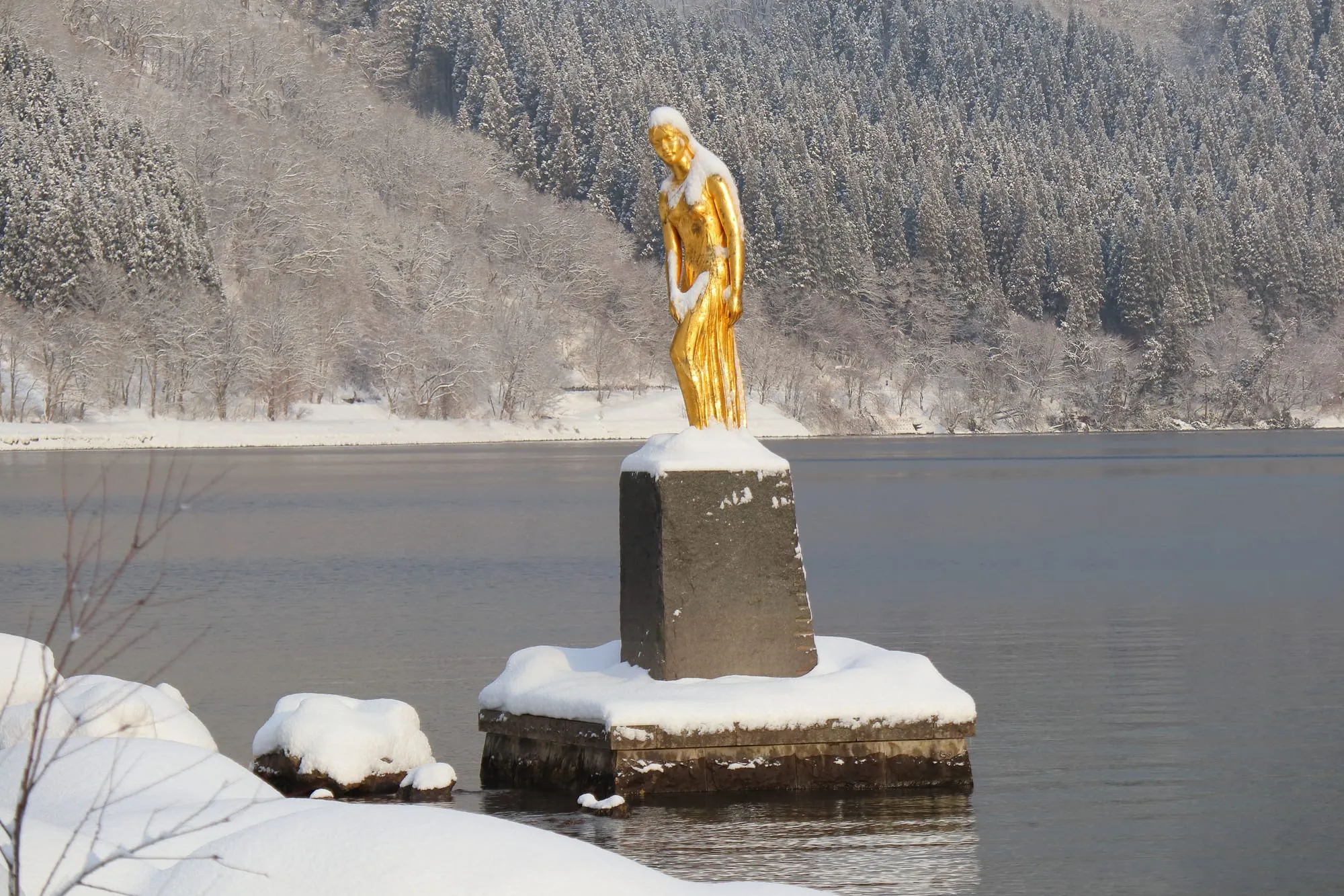 田沢湖(冬)